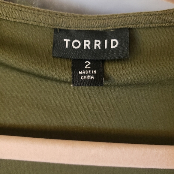 Torrid Olive Green Gauzy Crinkle Slit Sleeve Boho Dress Size 2X - Picture 4 of 6